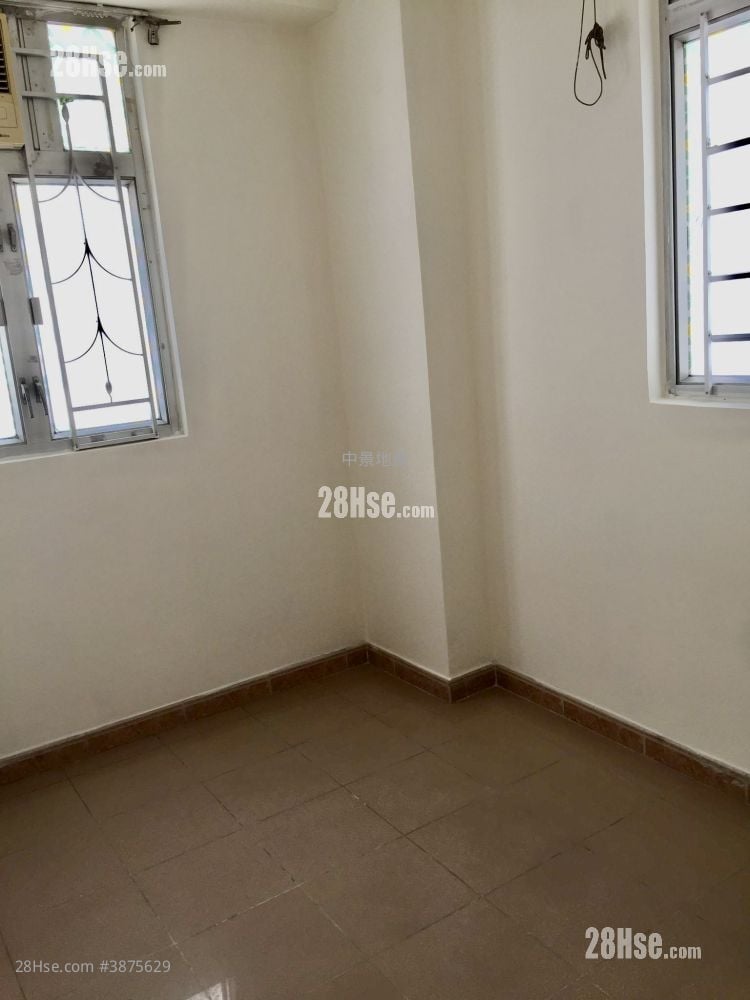 Fok On Building Sell 2 Bedrooms , 1 Bathroom 319 ft²
