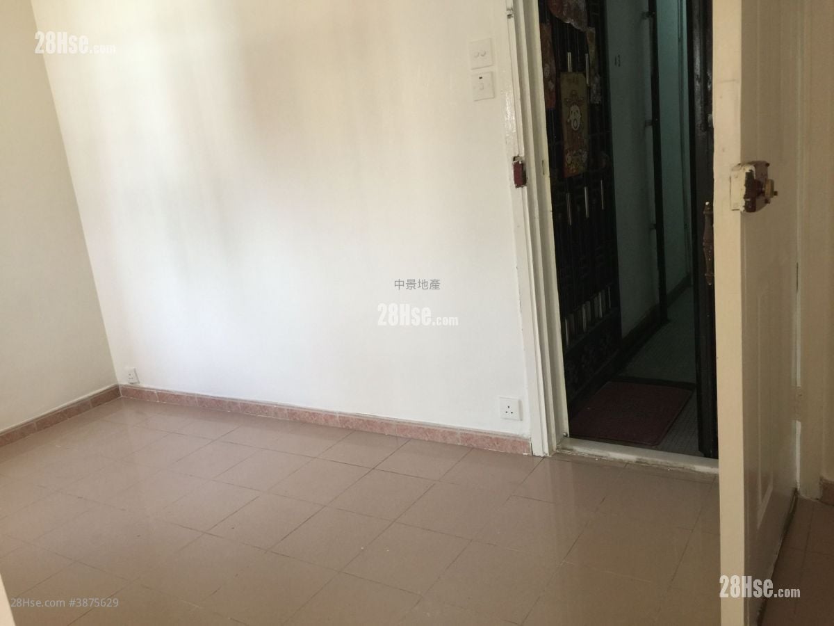 Fok On Building Sell 2 Bedrooms , 1 Bathroom 319 ft²