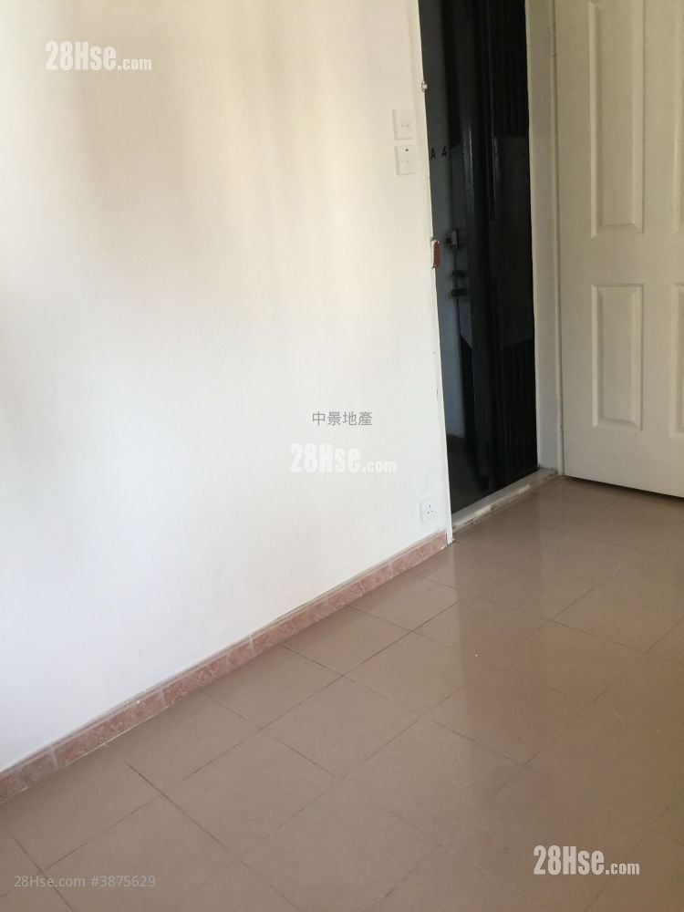 Fok On Building Sell 2 Bedrooms , 1 Bathroom 319 ft²