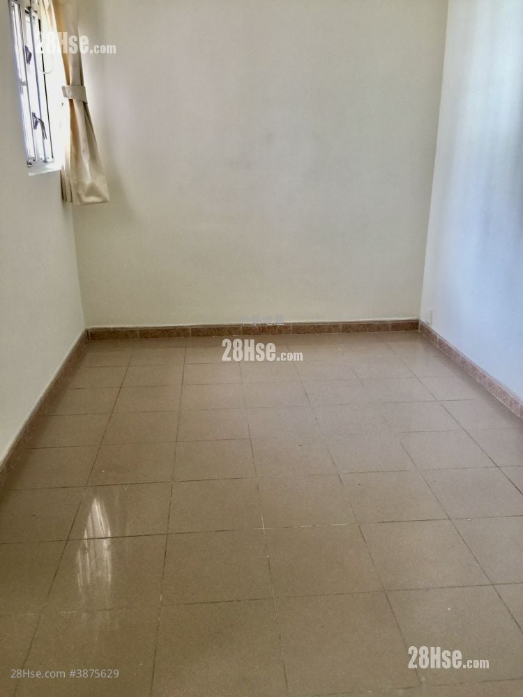 Fok On Building Sell 2 Bedrooms , 1 Bathroom 319 ft²