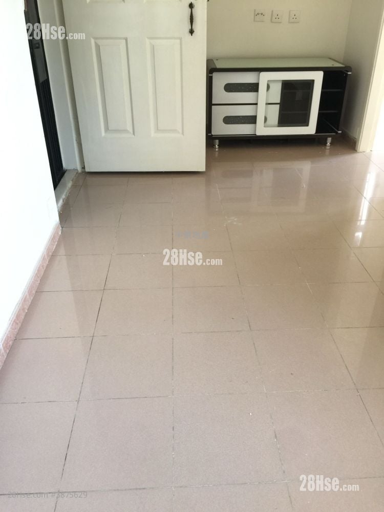 Fok On Building Sell 2 Bedrooms , 1 Bathroom 319 ft²