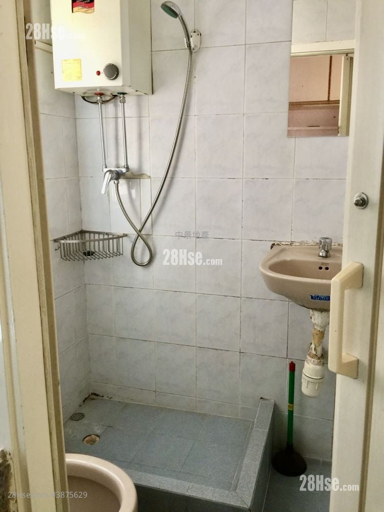 Fok On Building Sell 2 Bedrooms , 1 Bathroom 319 ft²
