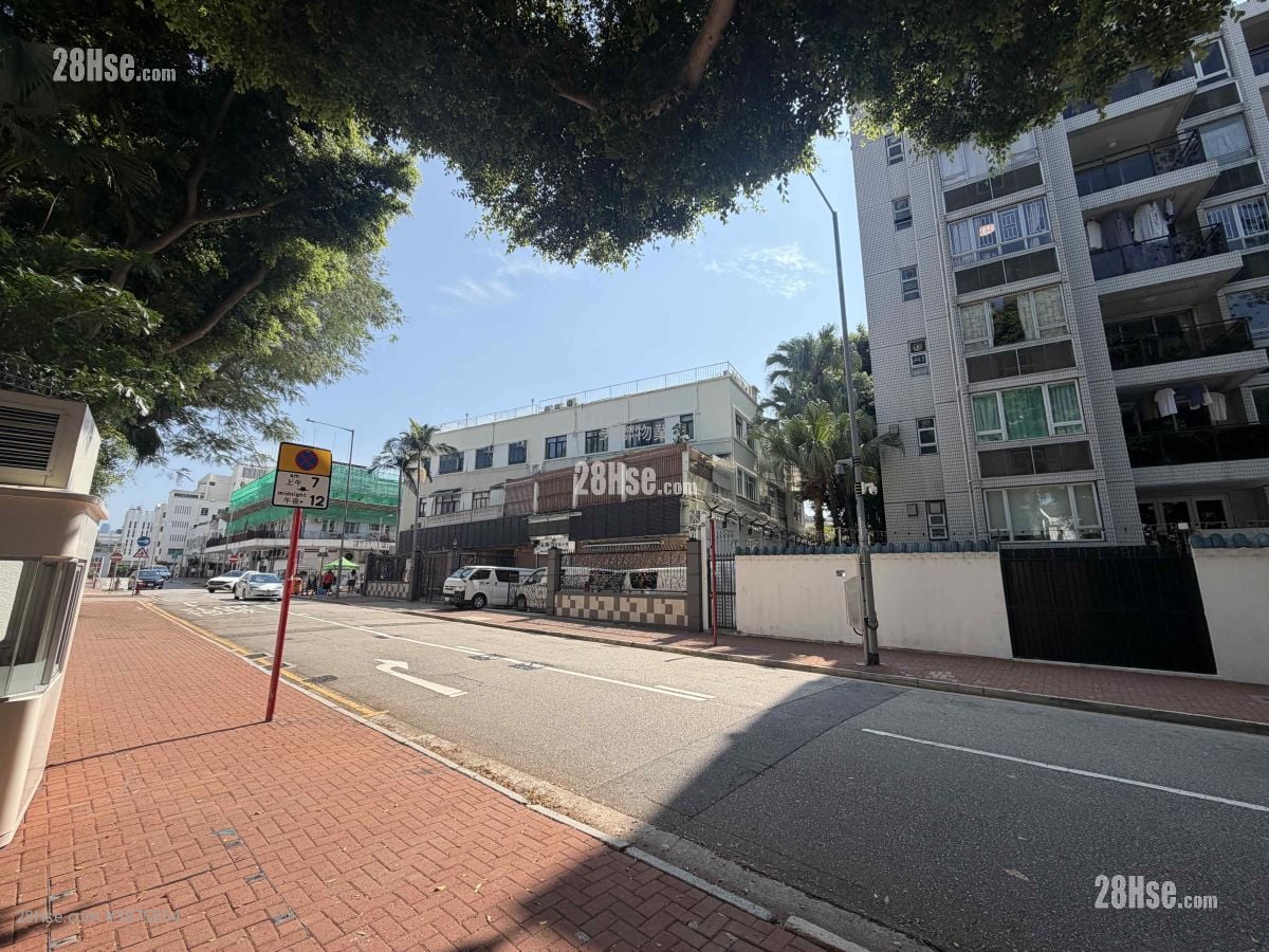 Village Gardens Sell 3 Bedrooms 803 ft²