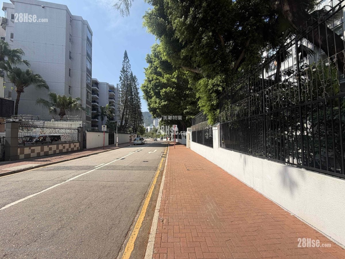 Village Gardens Sell 3 Bedrooms 803 ft²