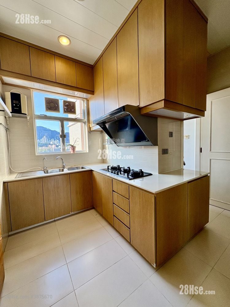 University Court Sell 5+ Bedrooms 1,797 ft²