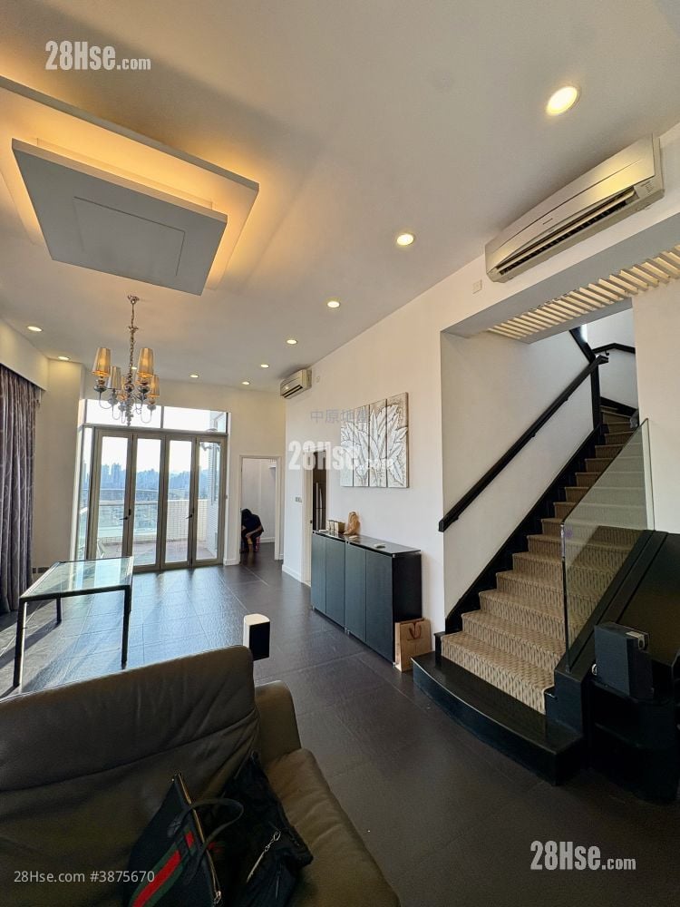 University Court Sell 5+ Bedrooms 1,797 ft²