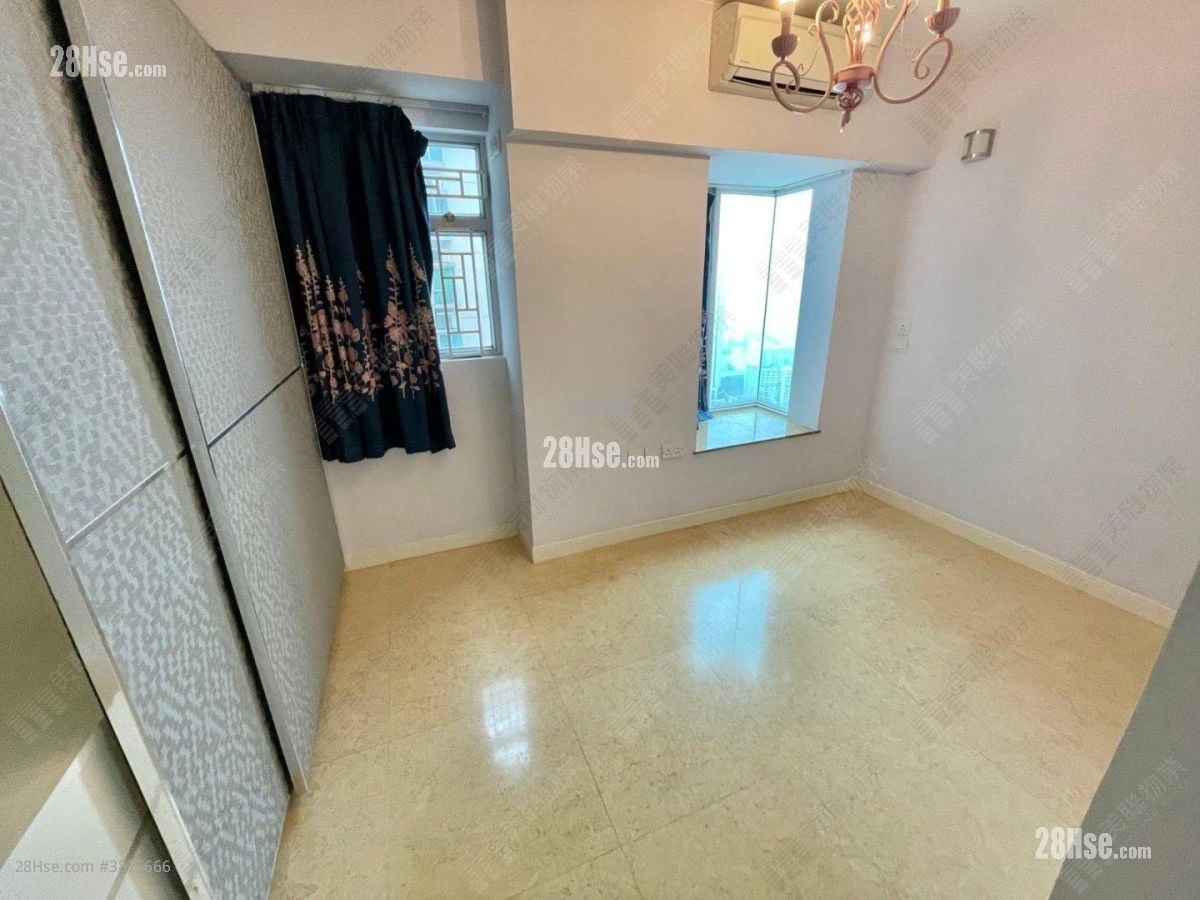 Sky Tower Sell 4 Bedrooms , 2 Bathrooms 452 ft²