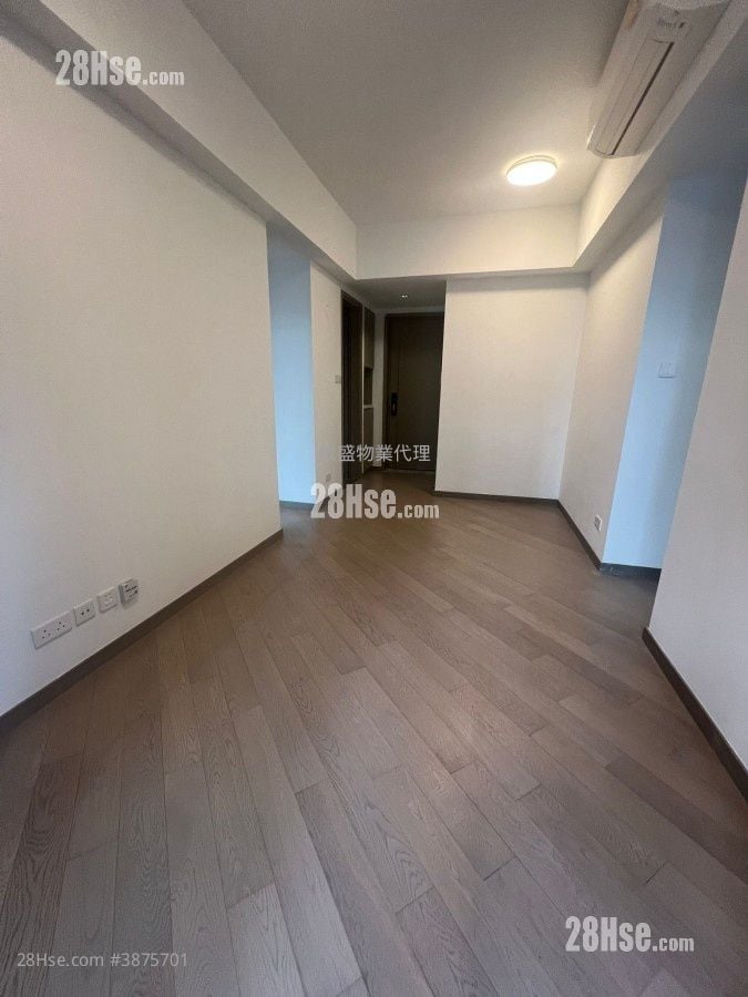 Upper River Bank Rental 2 Bedrooms , 1 Bathroom 558 ft²
