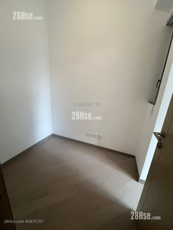 Upper River Bank Rental 2 Bedrooms , 1 Bathroom 558 ft²
