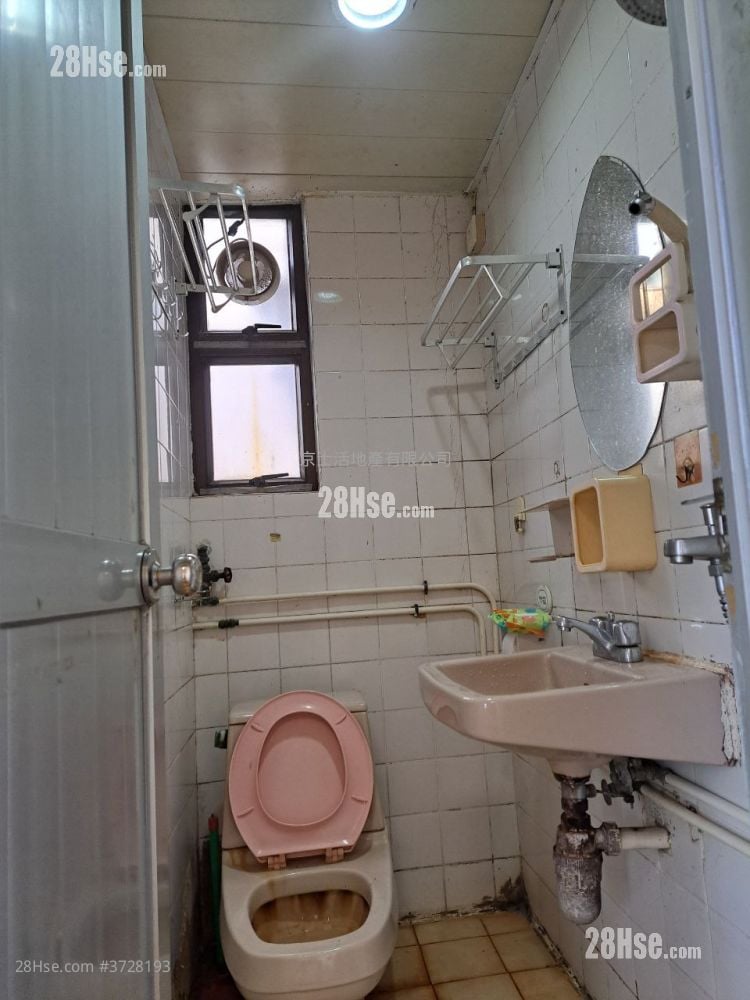 Tai Wai Tenement Building Rental 1 Bedroom , 1 Bathroom 212 ft²