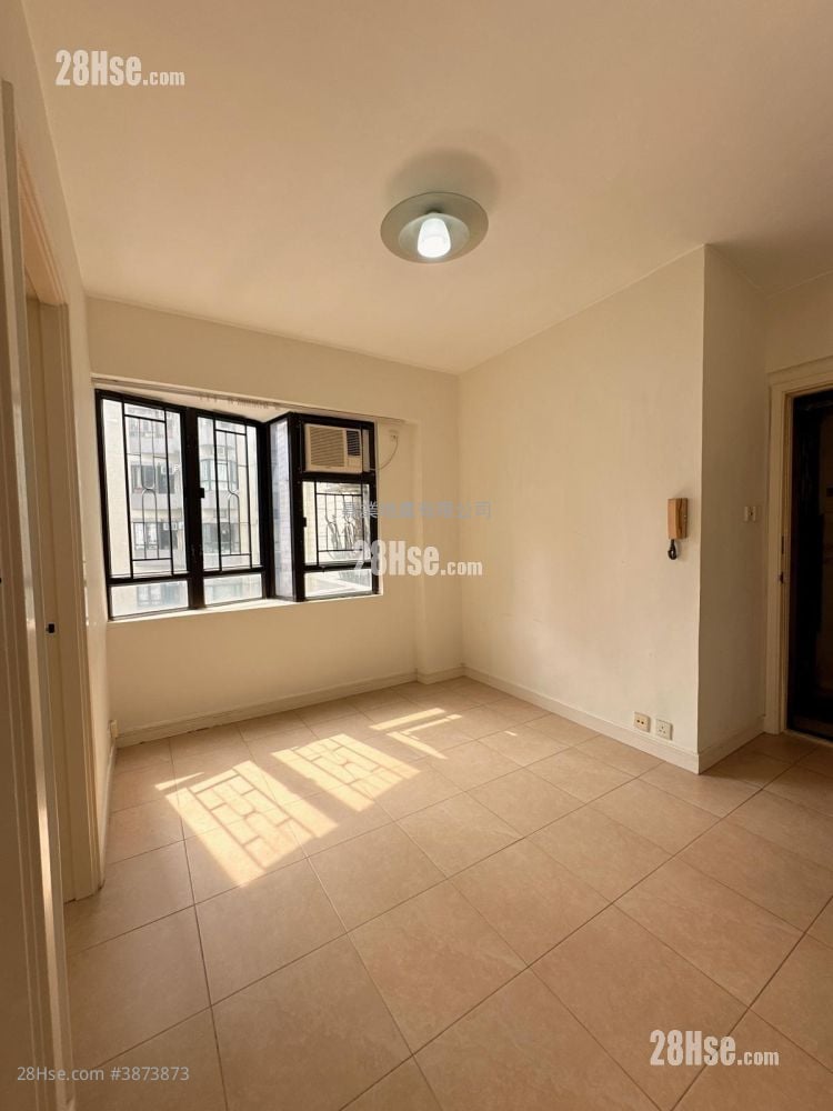 Connaught Garden Sell 2 Bedrooms , 1 Bathroom 310 ft²
