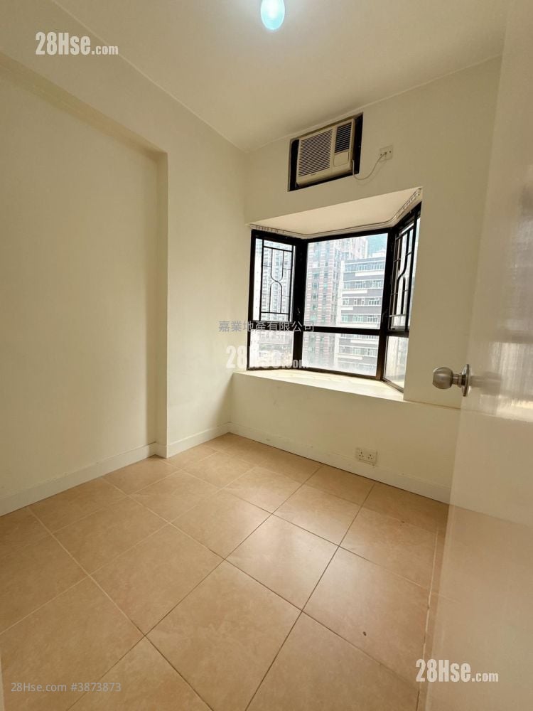 Connaught Garden Sell 2 Bedrooms , 1 Bathroom 310 ft²