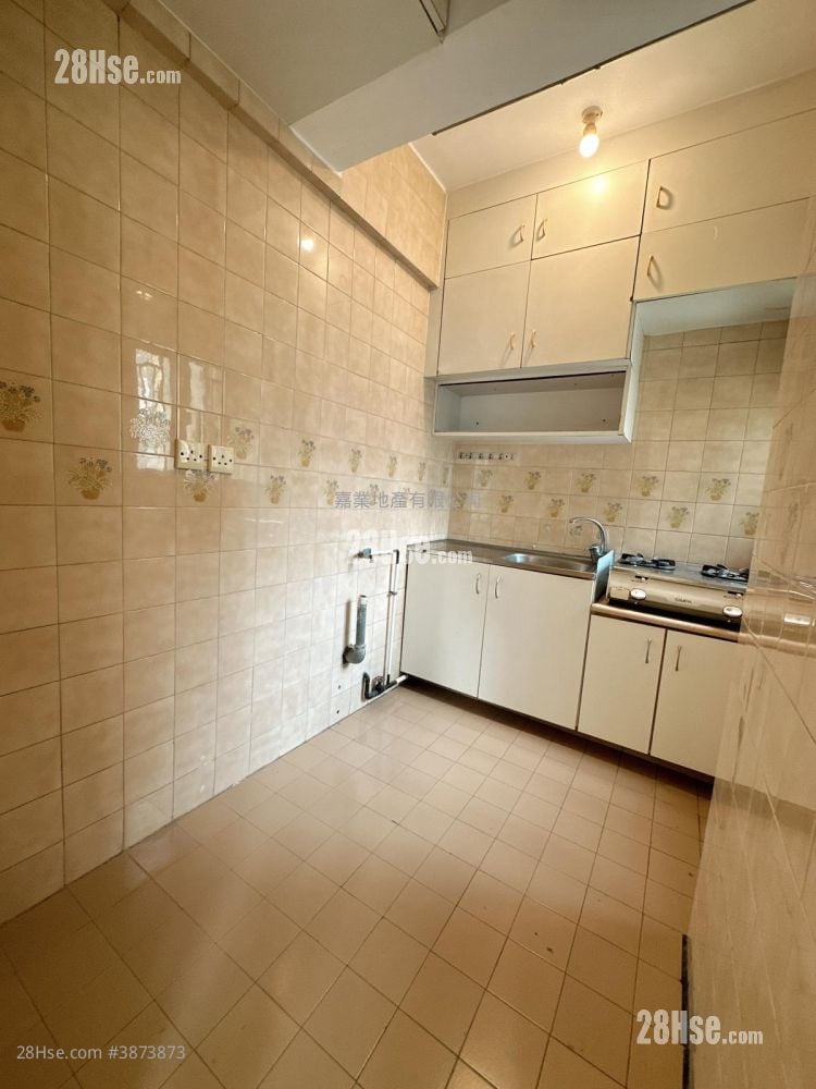 Connaught Garden Sell 2 Bedrooms , 1 Bathroom 310 ft²