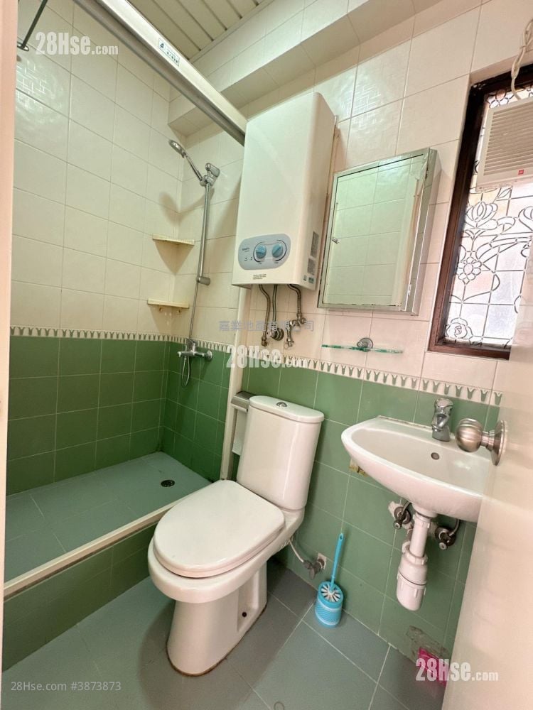 Connaught Garden Sell 2 Bedrooms , 1 Bathroom 310 ft²