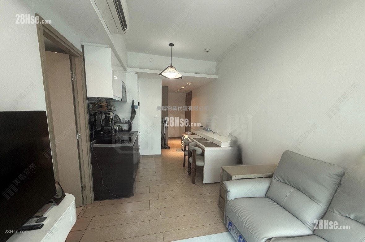 living room: 客廳