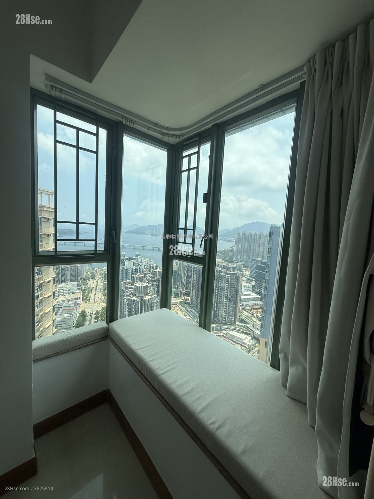 The Grandiose Rental 2 Bedrooms , 1 Bathroom 440 ft²
