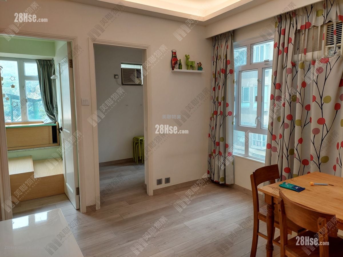 Tuen Mun Town Plaza Sell 2 Bedrooms 325 ft²