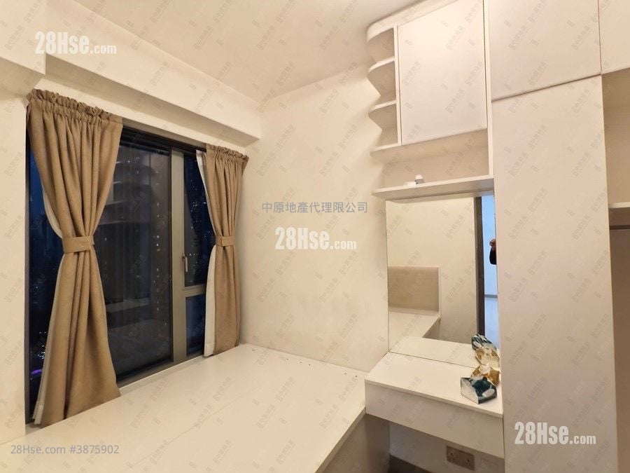 Aurora Sell 2 Bedrooms , 1 Bathroom 442 ft²