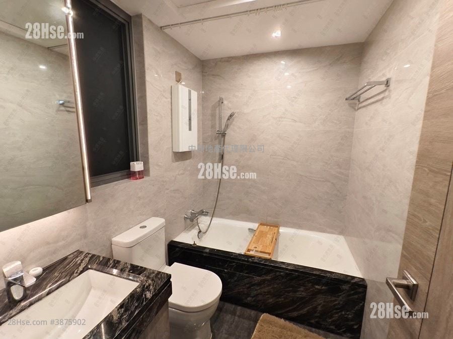 Aurora Sell 2 Bedrooms , 1 Bathroom 442 ft²