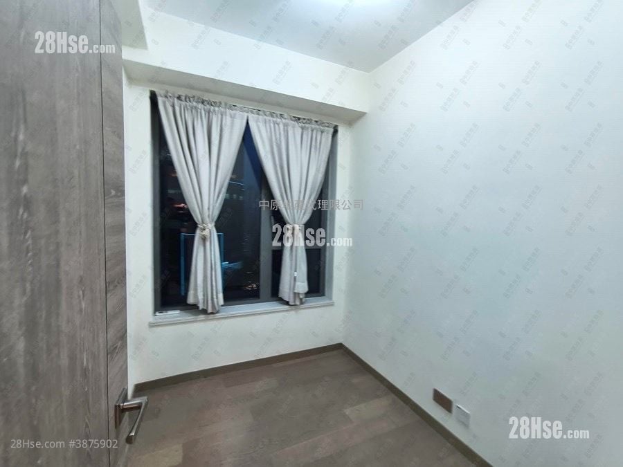 Aurora Sell 2 Bedrooms , 1 Bathroom 442 ft²