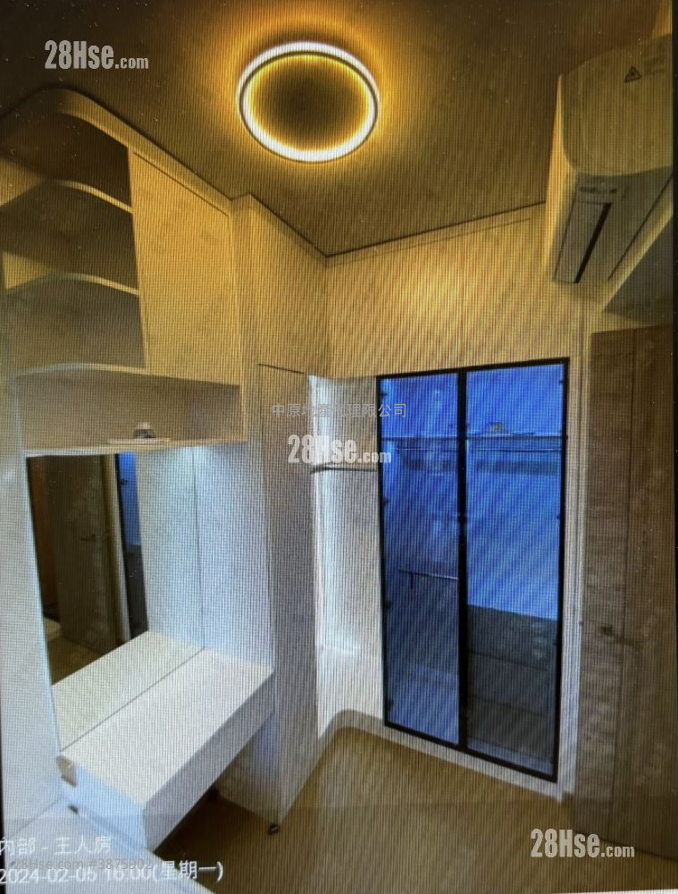 Aurora Sell 2 Bedrooms , 1 Bathroom 442 ft²