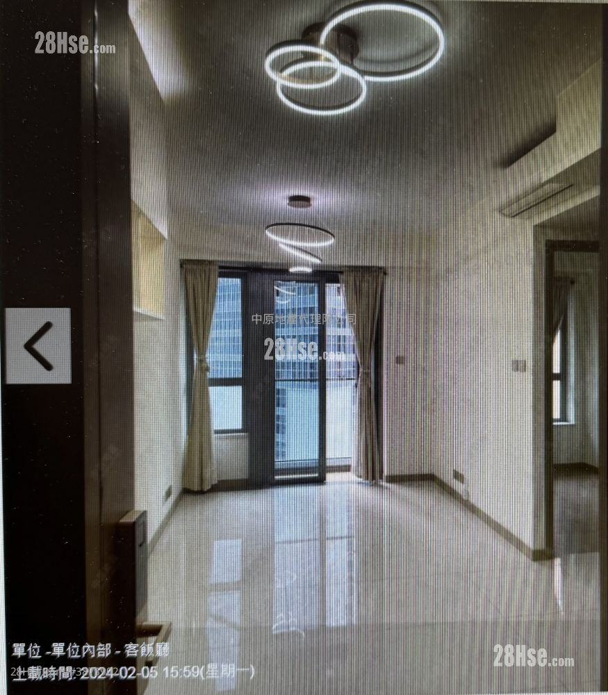 Aurora Sell 2 Bedrooms , 1 Bathroom 442 ft²