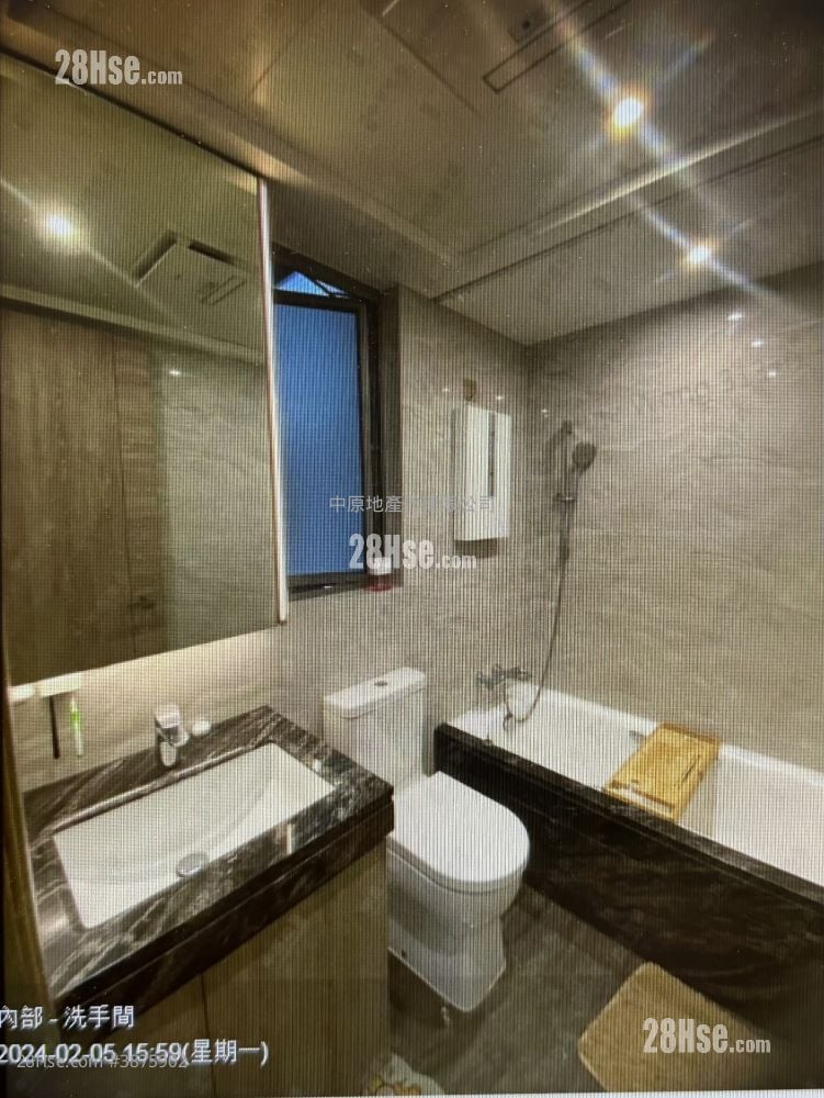 Aurora Sell 2 Bedrooms , 1 Bathroom 442 ft²