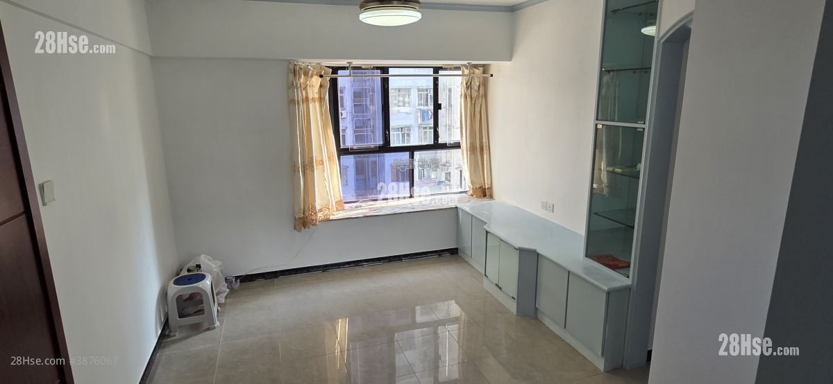 Tak Tai Court Sell 2 Bedrooms , 1 Bathroom 362 ft²
