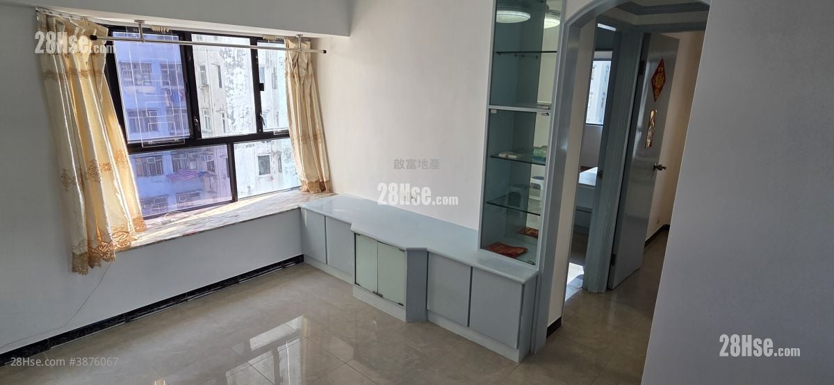 Tak Tai Court Sell 2 Bedrooms , 1 Bathroom 362 ft²