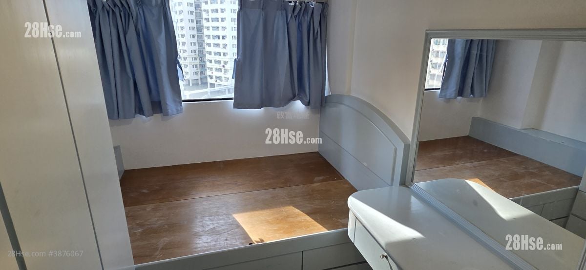 Tak Tai Court Sell 2 Bedrooms , 1 Bathroom 362 ft²