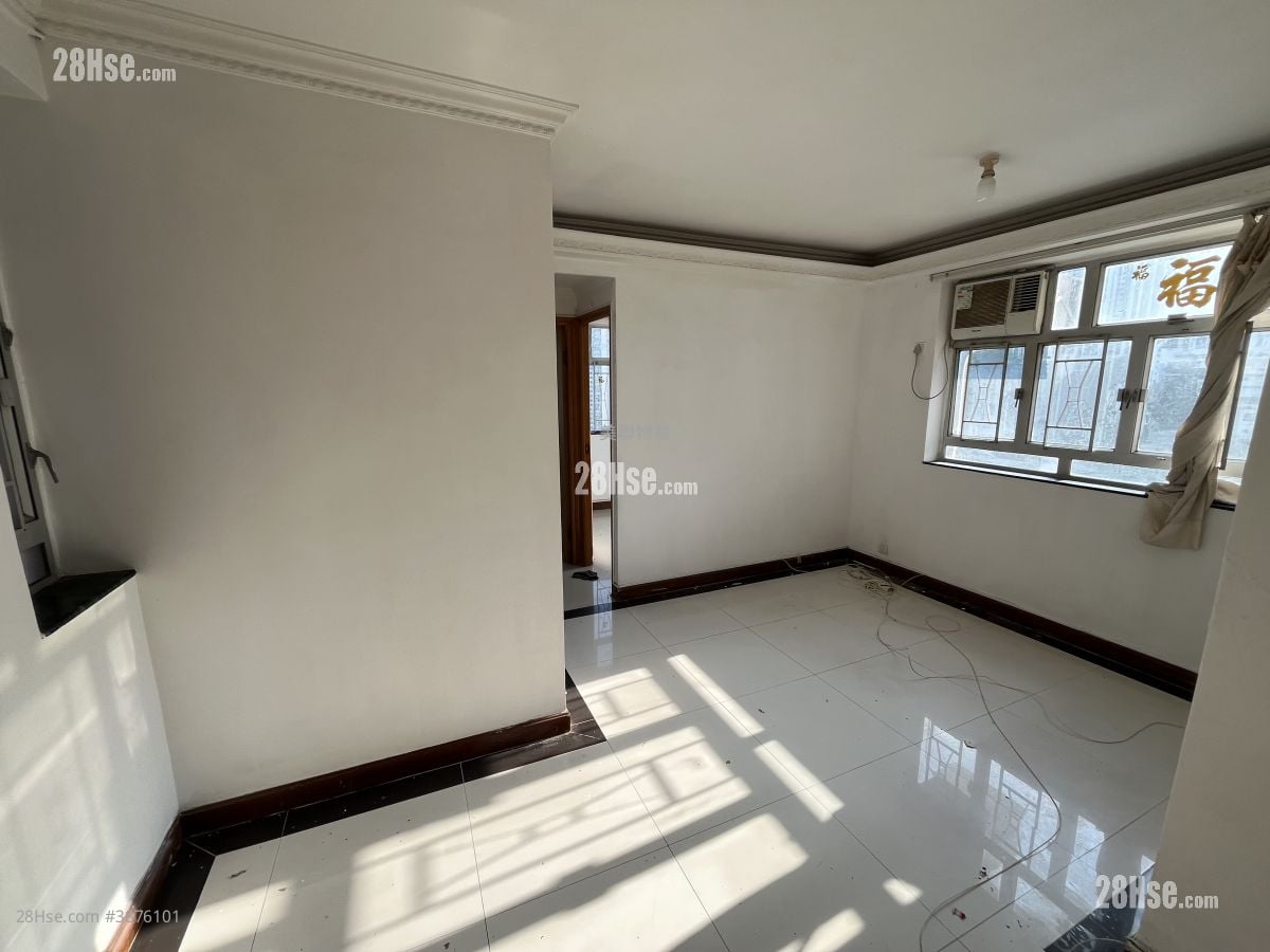Tsuen Wan Centre Sell 2 Bedrooms 380 ft²