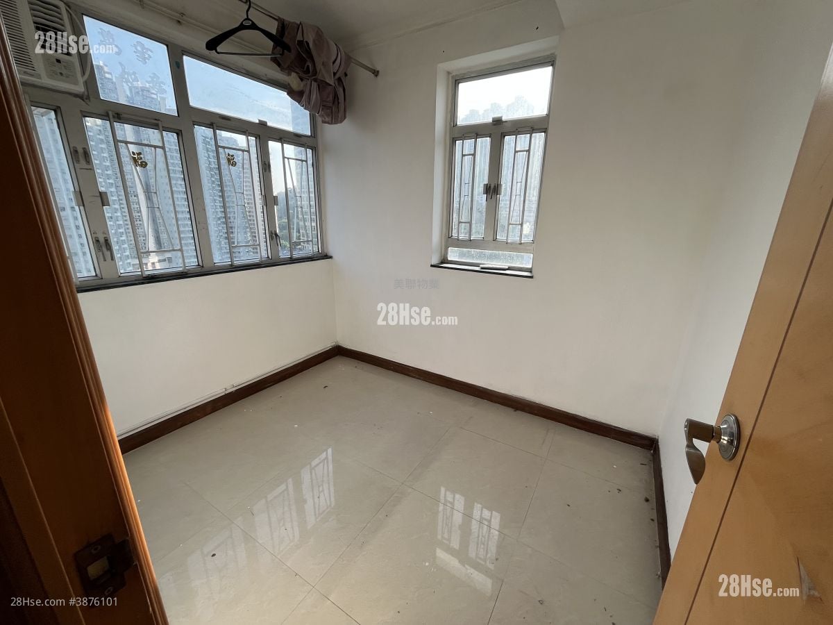 Tsuen Wan Centre Sell 2 Bedrooms 380 ft²