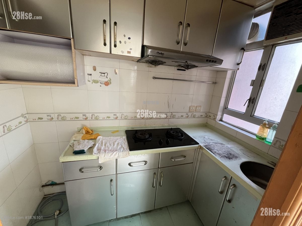 Tsuen Wan Centre Sell 2 Bedrooms 380 ft²