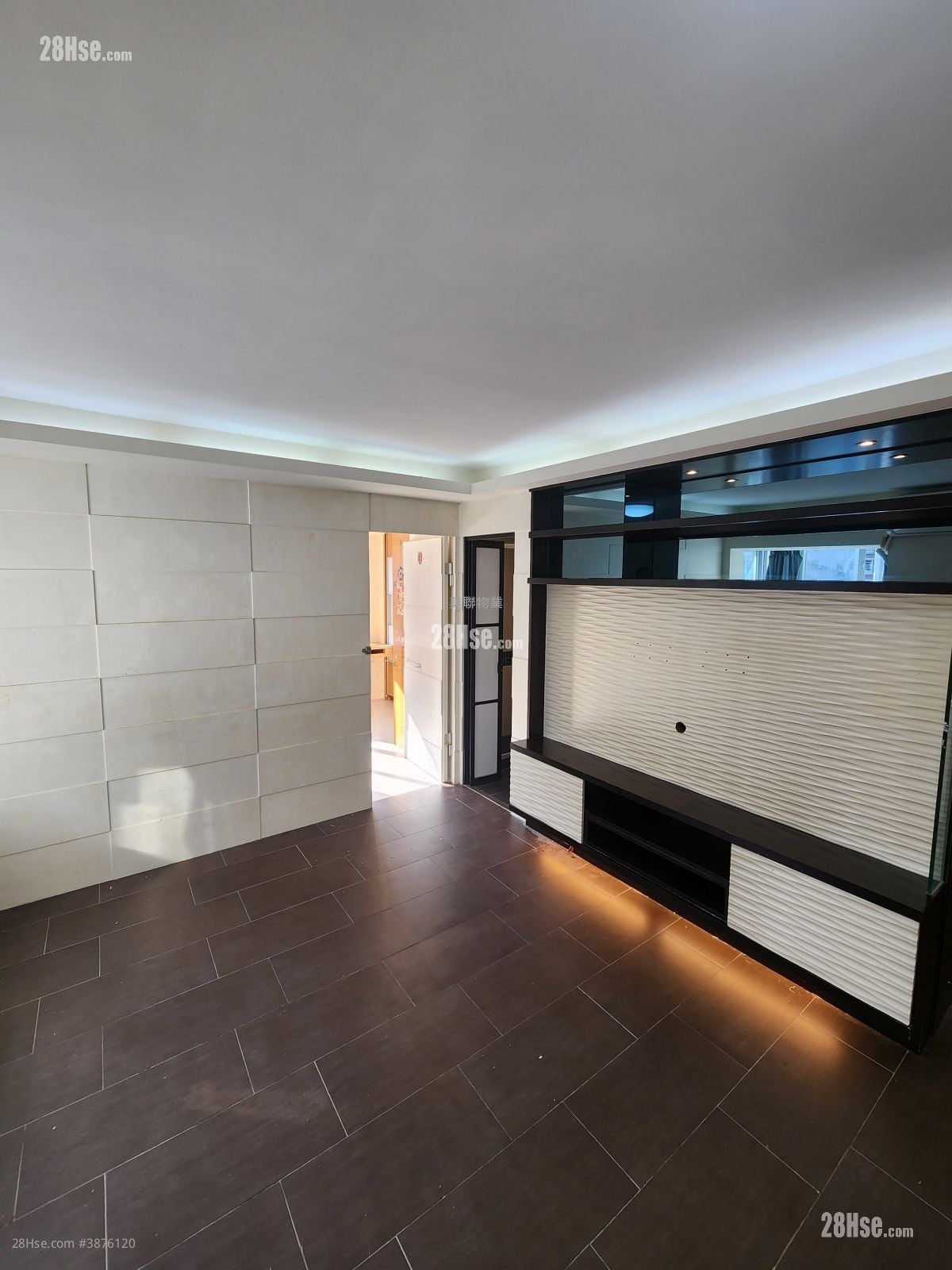 Lucky Plaza Sell 2 Bedrooms , 1 Bathroom 443 ft²