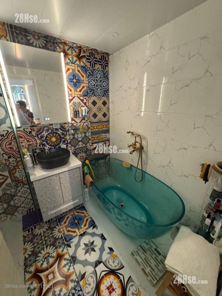 Kam Tong Building Sell 2 Bedrooms , 2 Bathrooms 640 ft²
