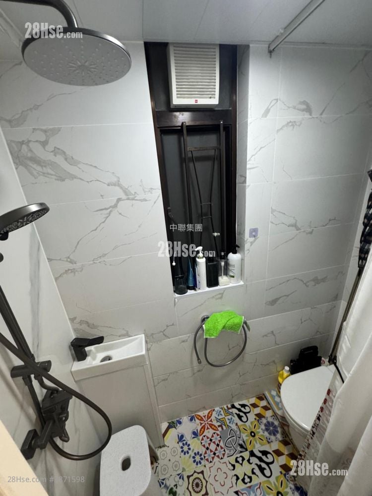 Kam Tong Building Sell 2 Bedrooms , 2 Bathrooms 640 ft²