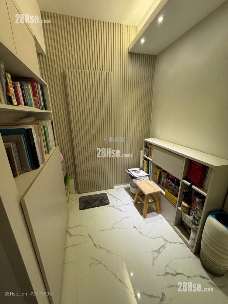 Kam Tong Building Sell 2 Bedrooms , 2 Bathrooms 640 ft²