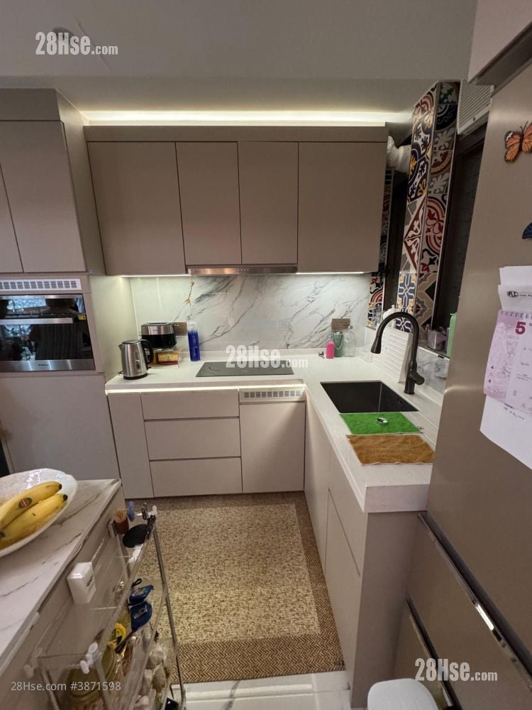 Kam Tong Building Sell 2 Bedrooms , 2 Bathrooms 640 ft²
