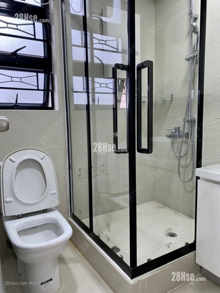 Nan Fung Plaza Sell 3 Bedrooms , 2 Bathrooms 806 ft²