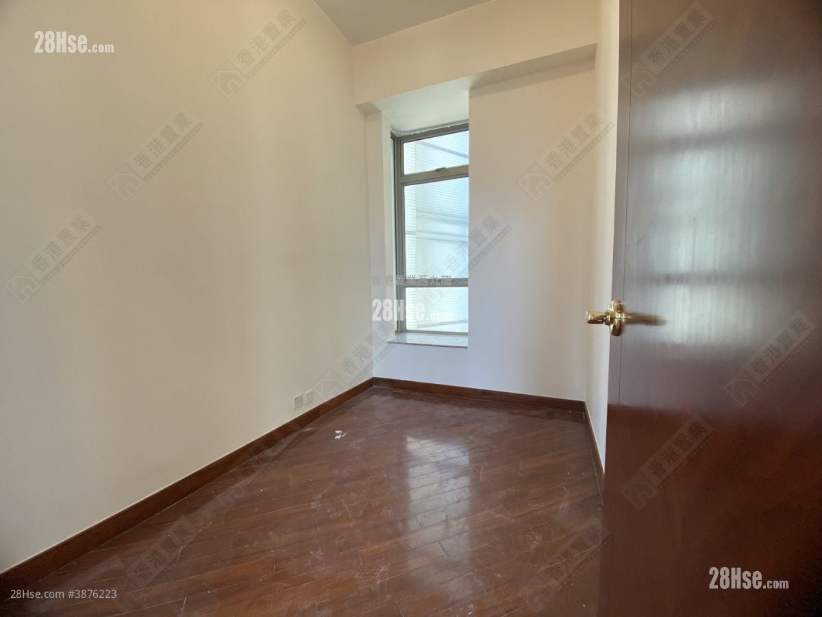 One Silversea Sell 3 Bedrooms 943 ft²