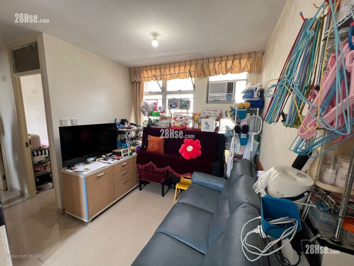 Yu Chui Court Sell 2 Bedrooms , 1 Bathroom 519 ft²