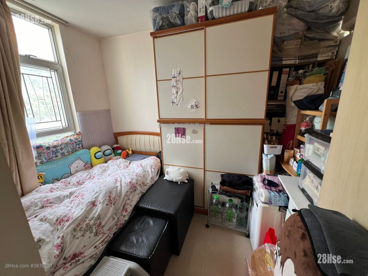 Yu Chui Court Sell 2 Bedrooms , 1 Bathroom 519 ft²