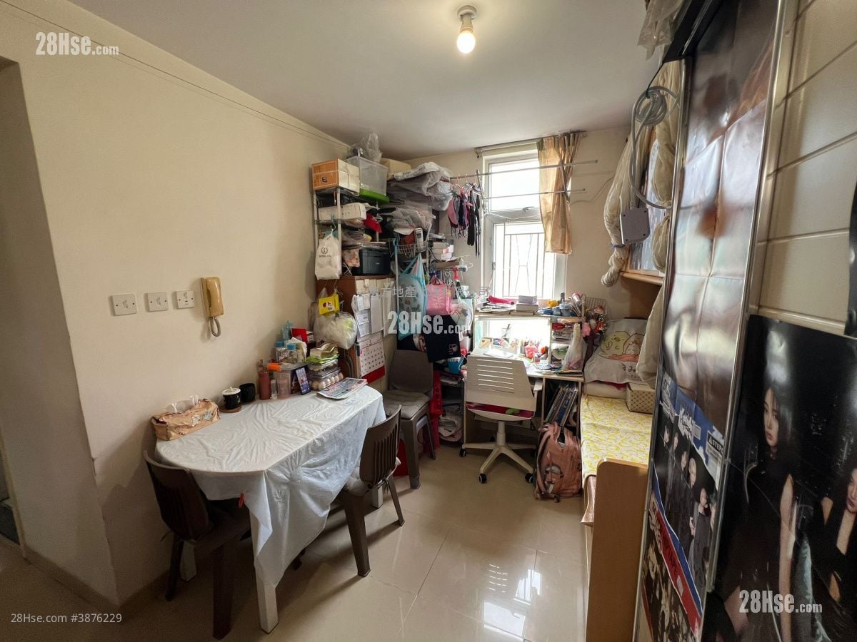 Yu Chui Court Sell 2 Bedrooms , 1 Bathroom 519 ft²