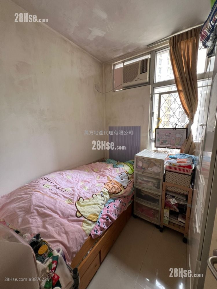 Yu Chui Court Sell 2 Bedrooms , 1 Bathroom 519 ft²
