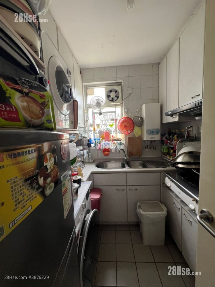 Yu Chui Court Sell 2 Bedrooms , 1 Bathroom 519 ft²