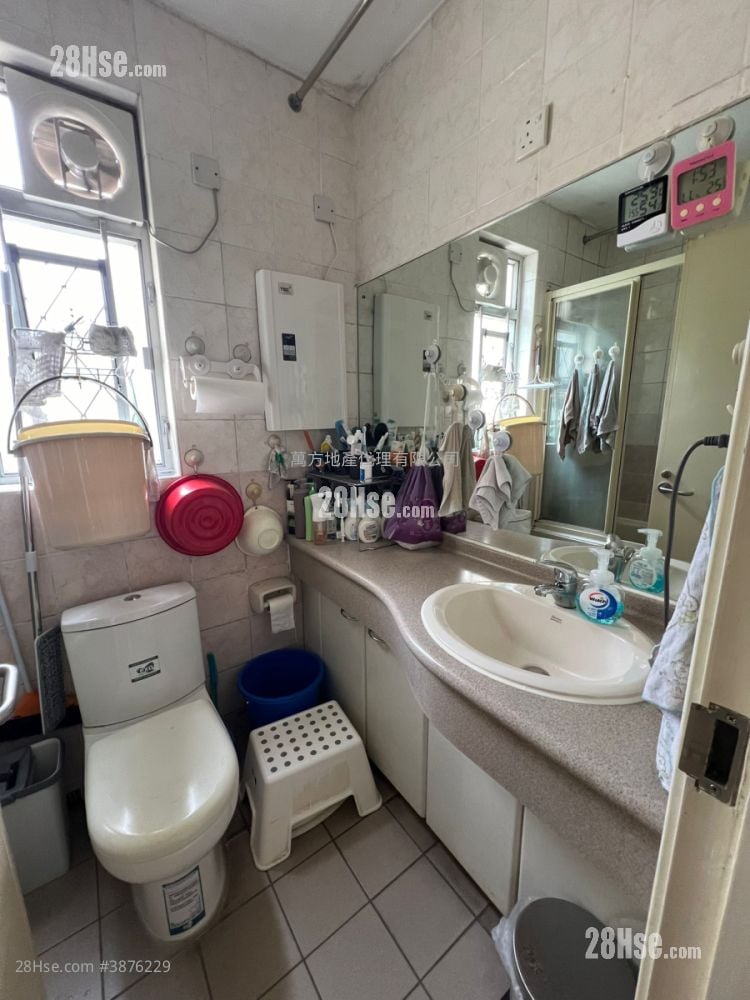 Yu Chui Court Sell 2 Bedrooms , 1 Bathroom 519 ft²