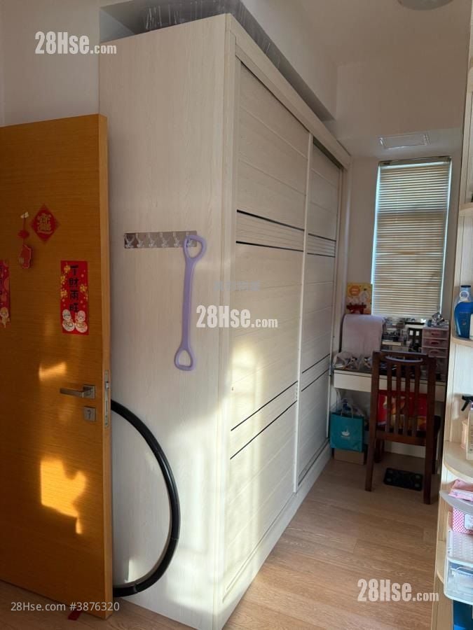 The Golden Gate Sell 5+ Bedrooms , 3 Bathrooms 2,036 ft²