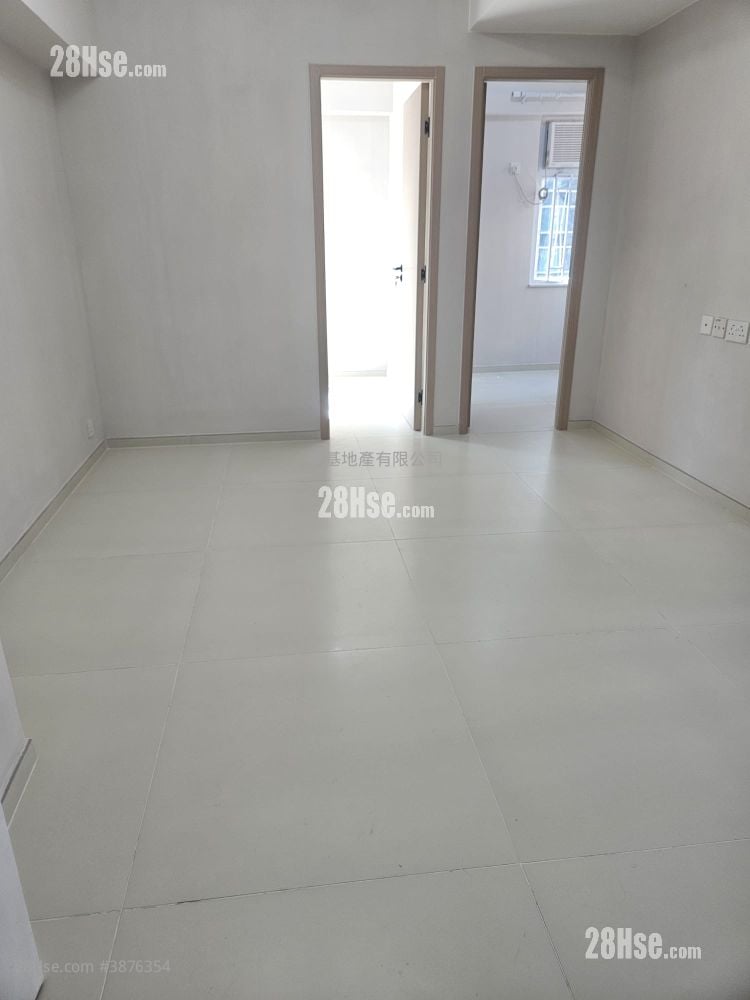 Yau Lee Building Rental 323 ft²