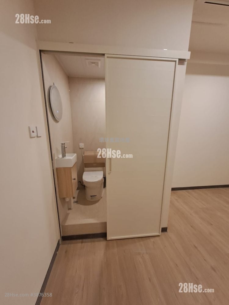 Causeway Bay Commercial Building Rental 160 ft²
