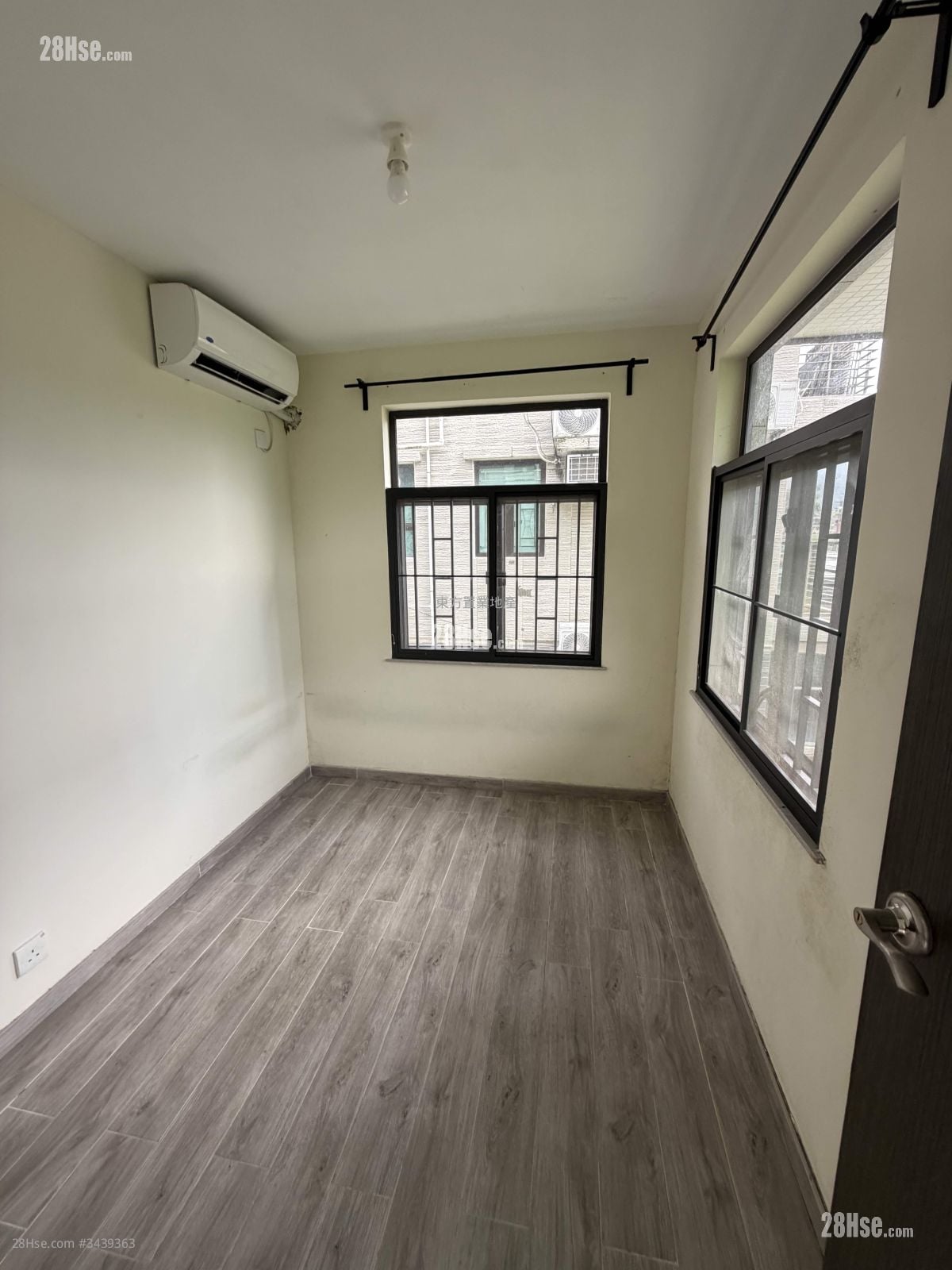 Village Rental 3 Bedrooms , 2 Bathrooms 700 ft²